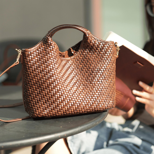 Handgeflochtene Handtasche mit festem Ringgriff und abnehmbarem Umhängegurt