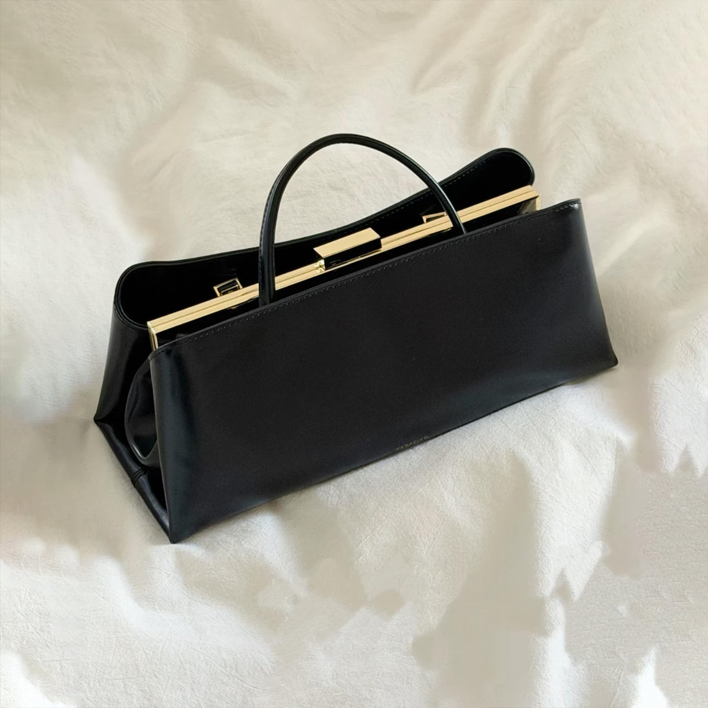 Elegante Rahmenhandtasche mit festem Metallverschluss und zwei unterschiedlichen Tragegriffen